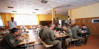 soldiers eating together in a cafeteria