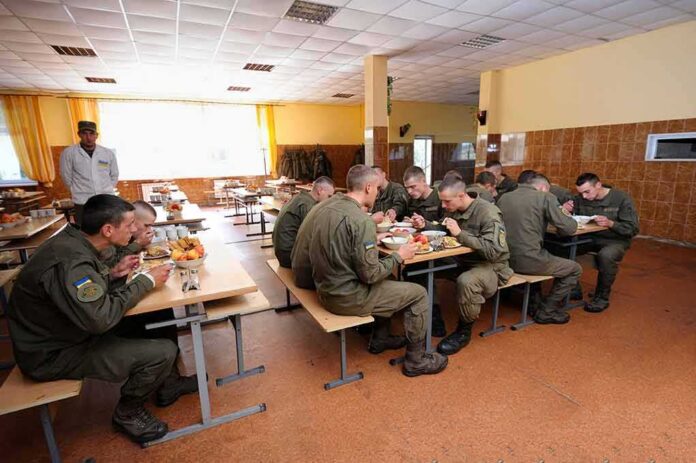 shutterstock_1712073565 soldiers eating together in a cafeteria