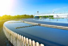 Circular wastewater treatment clarifier with overflow weirs